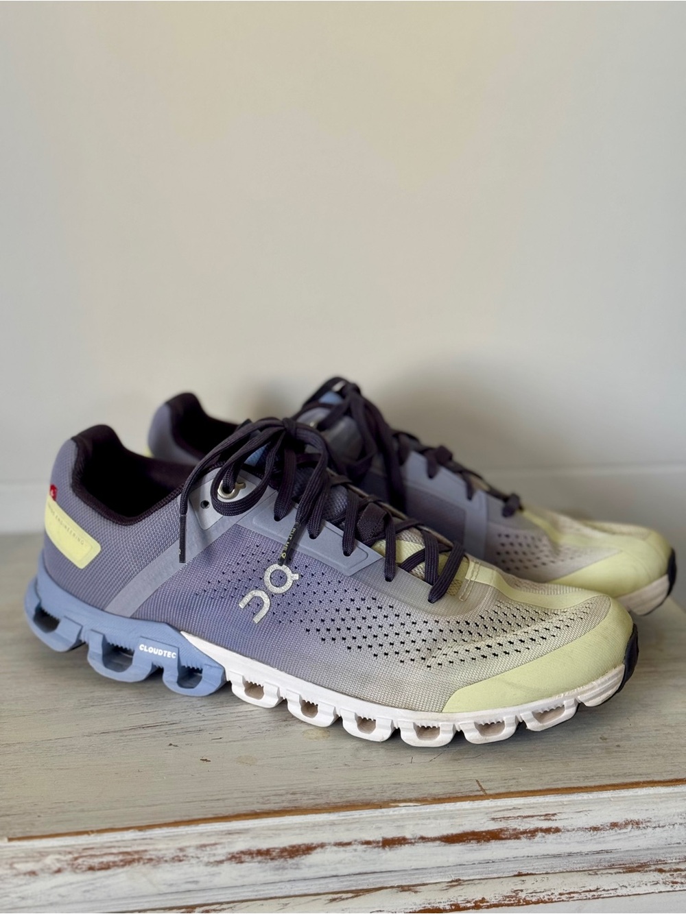 On Running Cloudflow running shoes in Nimbus Seedling